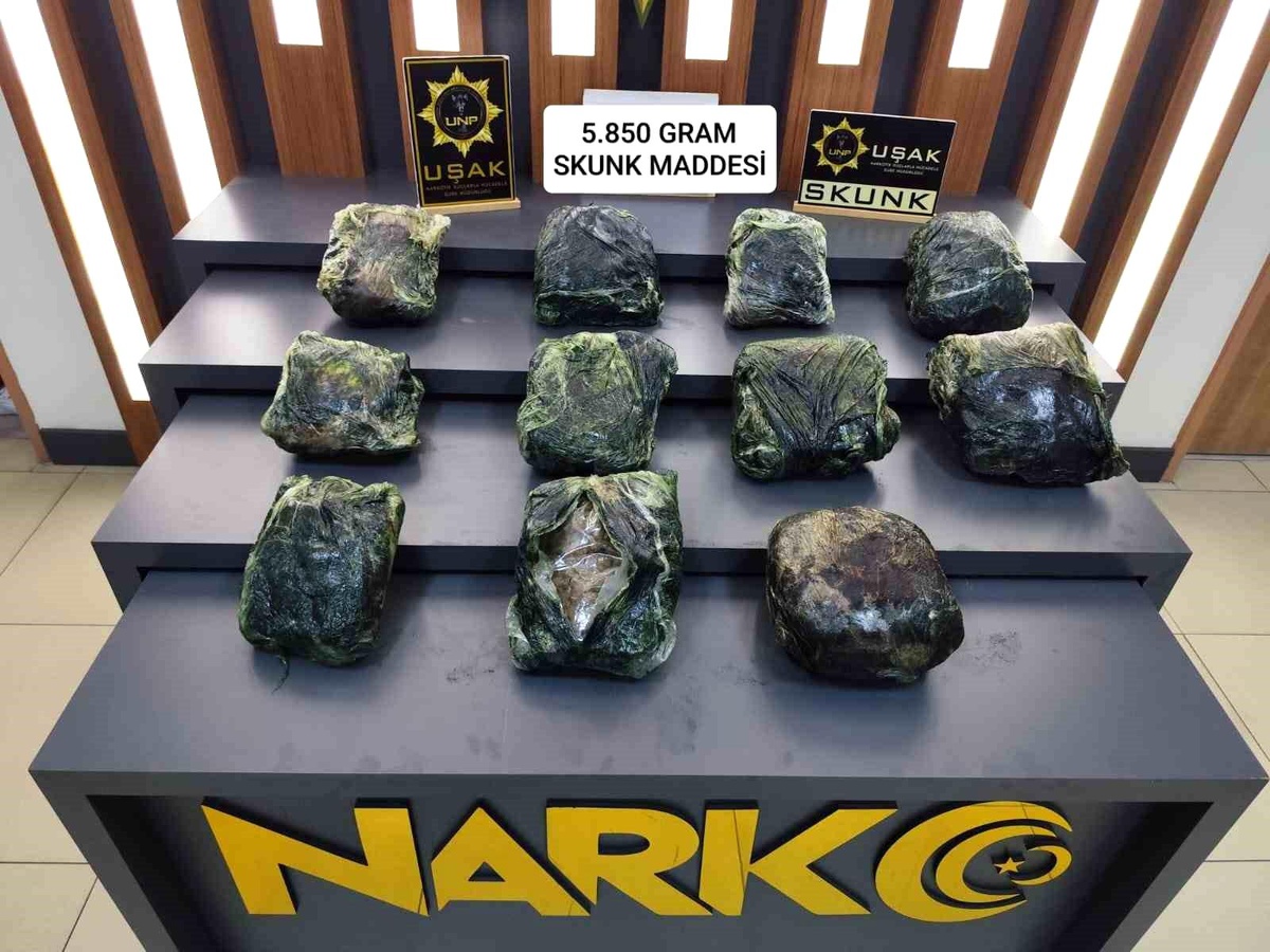 Uşak\'ta Otomobilden 5 Kilo 850 Gram Skunk Ele Geçirildi