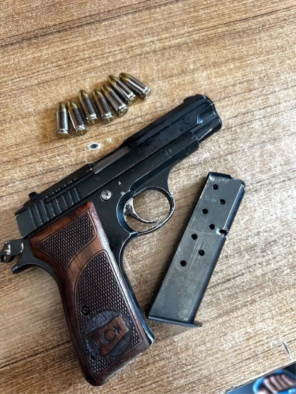 Muğla\'da Valiz İçerisinde Silah Yakalandı