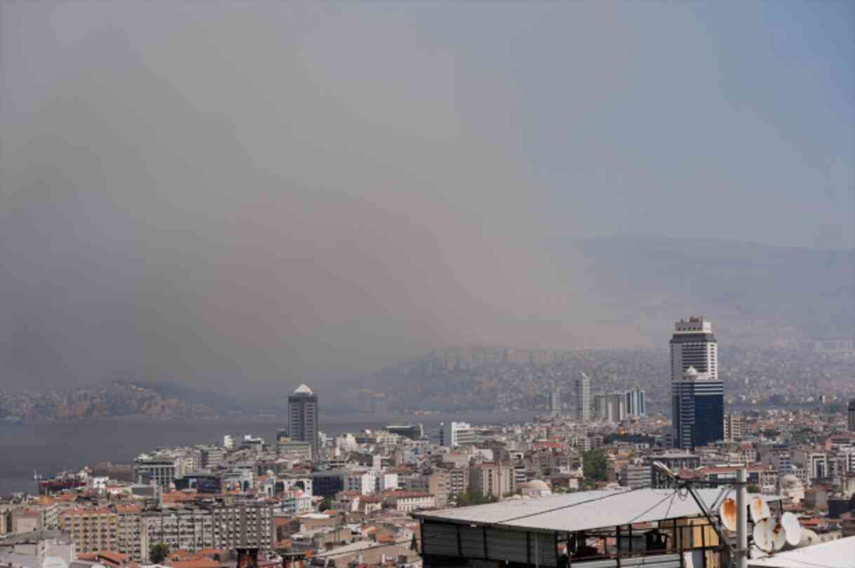 Yamanlar Dağı yangını yerleşim yerlerine yaklaştı! Koca şehir duman altında
