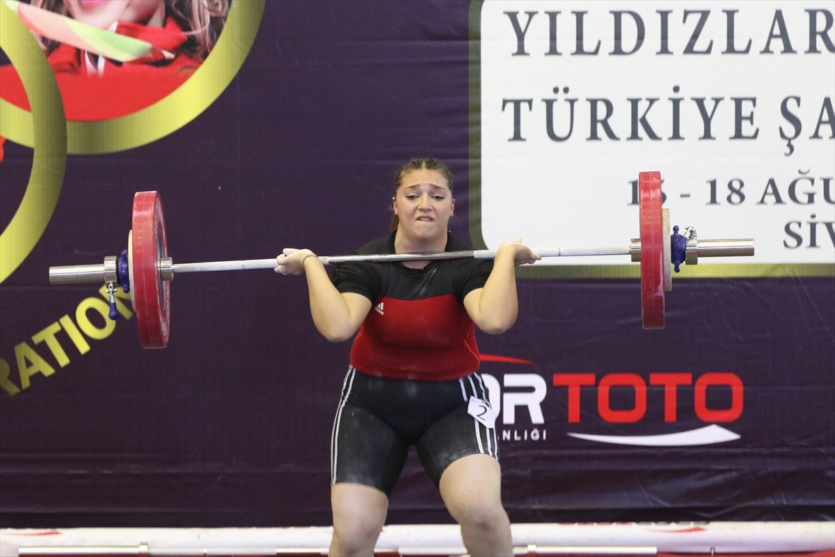 Yıldız Kulüpler Türkiye Halter Şampiyonası Sivas\'ta Başladı