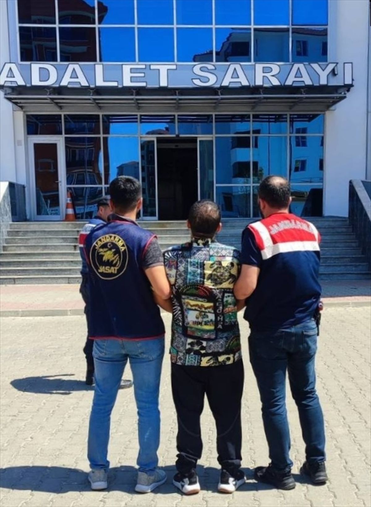 Yunanistan\'a kaçmaya hazırlanan suç örgütü elebaşı Edirne\'de yakalandı