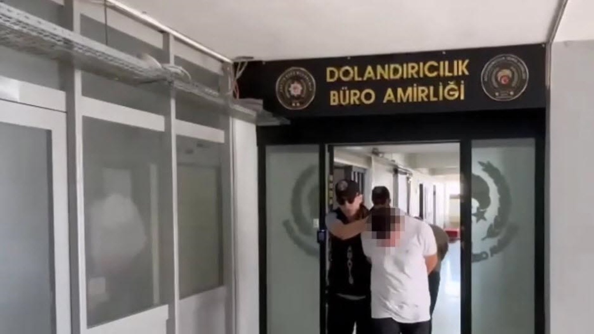 İzmir\'de Polis ve Savcı Rolüyle Dolandırıcılık