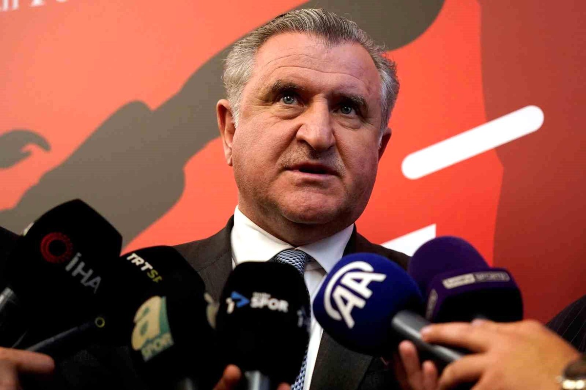 Gençlik ve Spor Bakanı Kadın Voleybol Milli Takımını Tebrik Etti