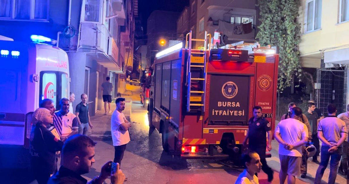Bursa\'da Apartmanın Giriş Katında Benzin Bidonu Patladı