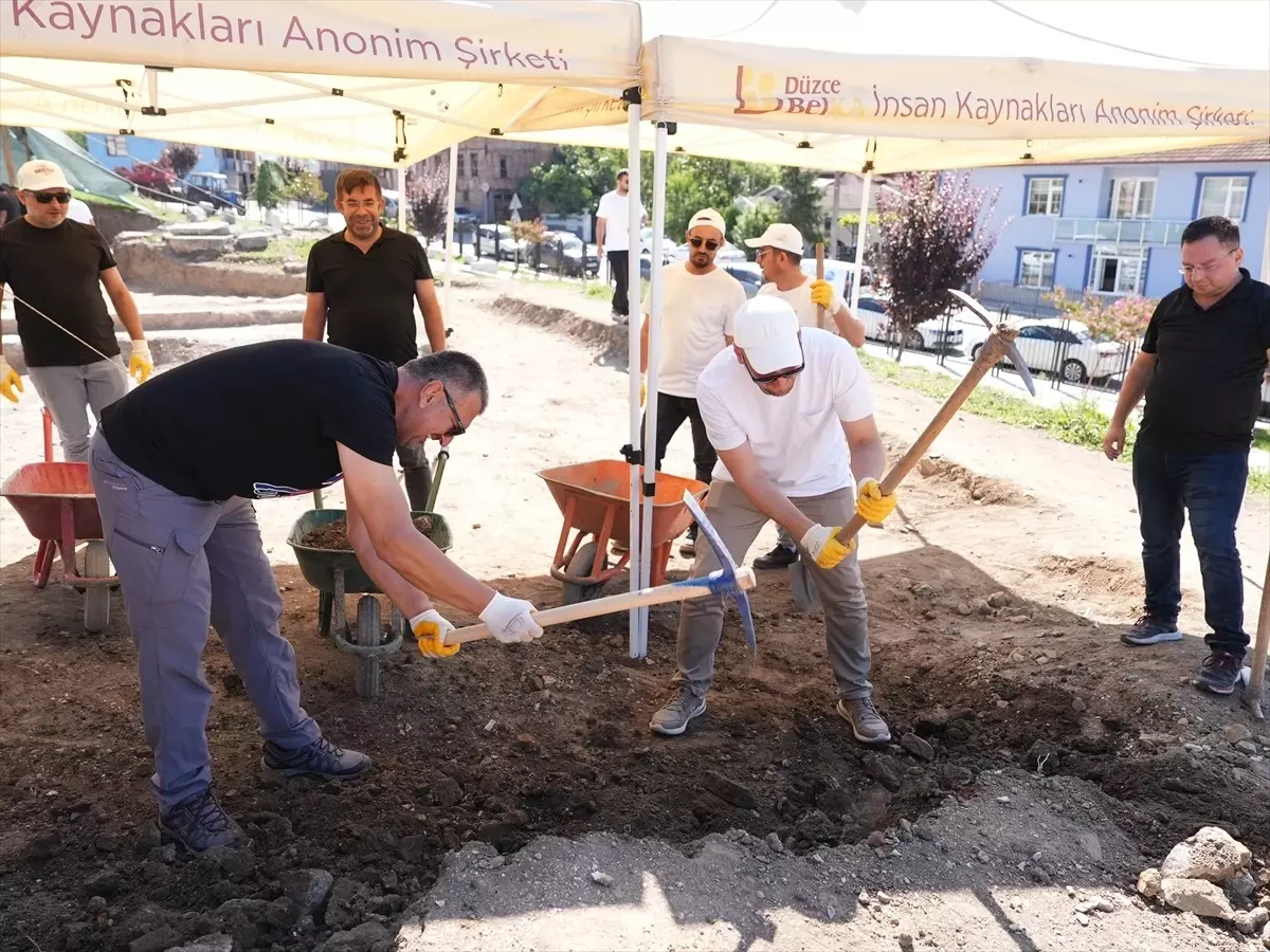 Düzce Belediyesi Birim Çalışanları Prusias Antik Kenti Kazılarına Katılıyor