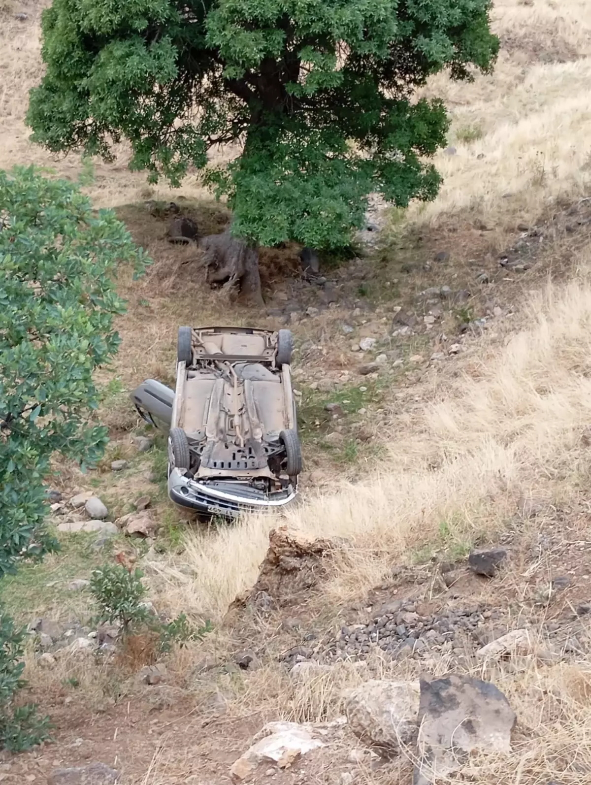 Elazığ\'da otomobil dere yatağına düştü: 6 yaralı