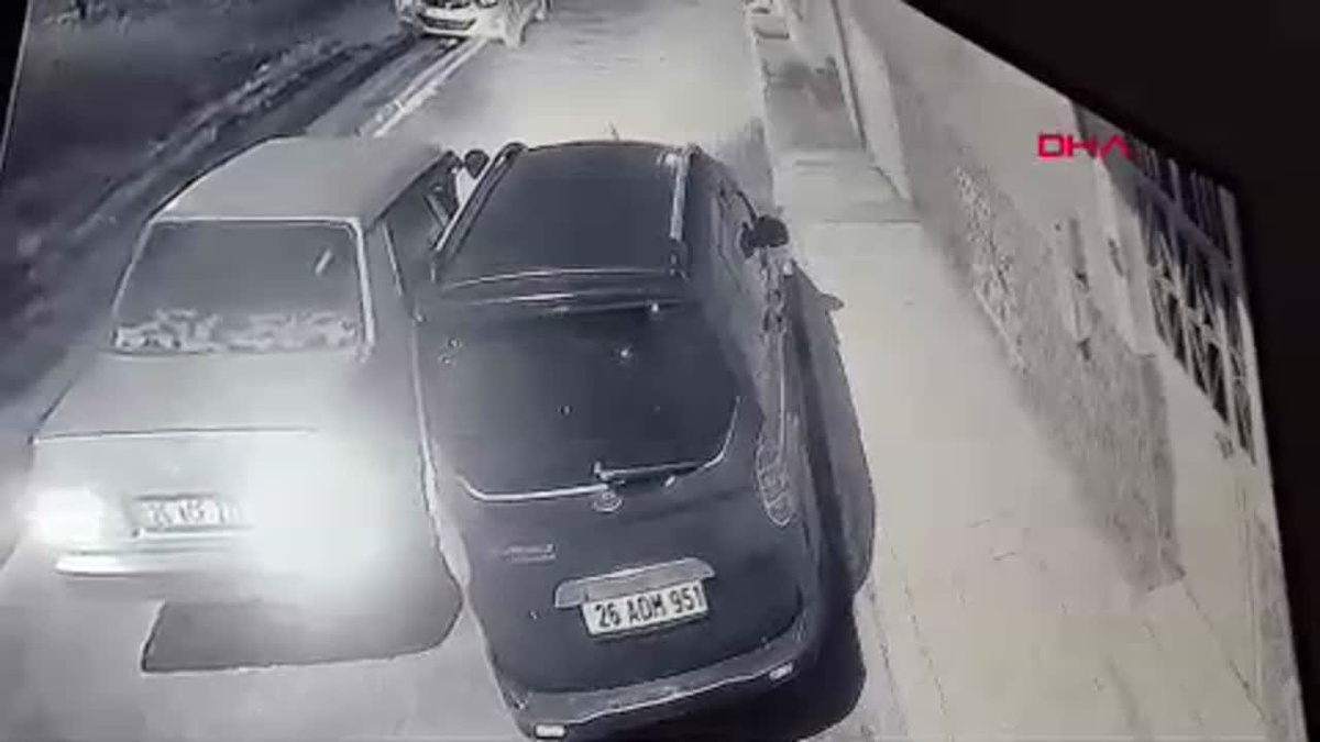 Eskişehir\'de Hafif Ticari Araç Kundaklandı