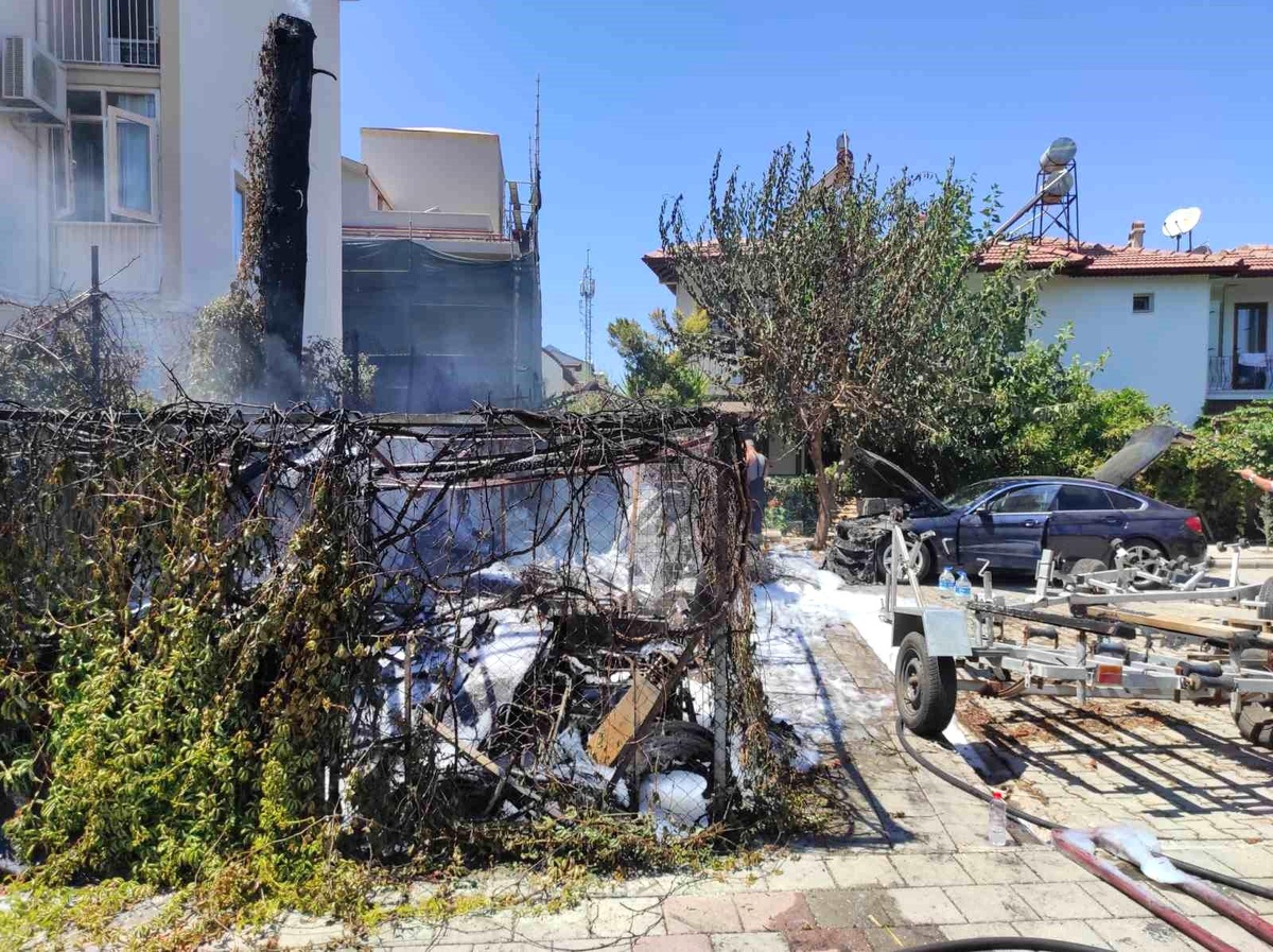 Fethiye\'de Apartman Deposunda Çıkan Yangın Söndürüldü