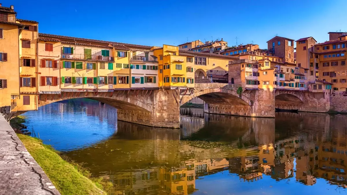 İtalya\'da Ponte Vecchio Köprüsüne İsim Yazan Alman Turistlere Yüksek Para Cezası