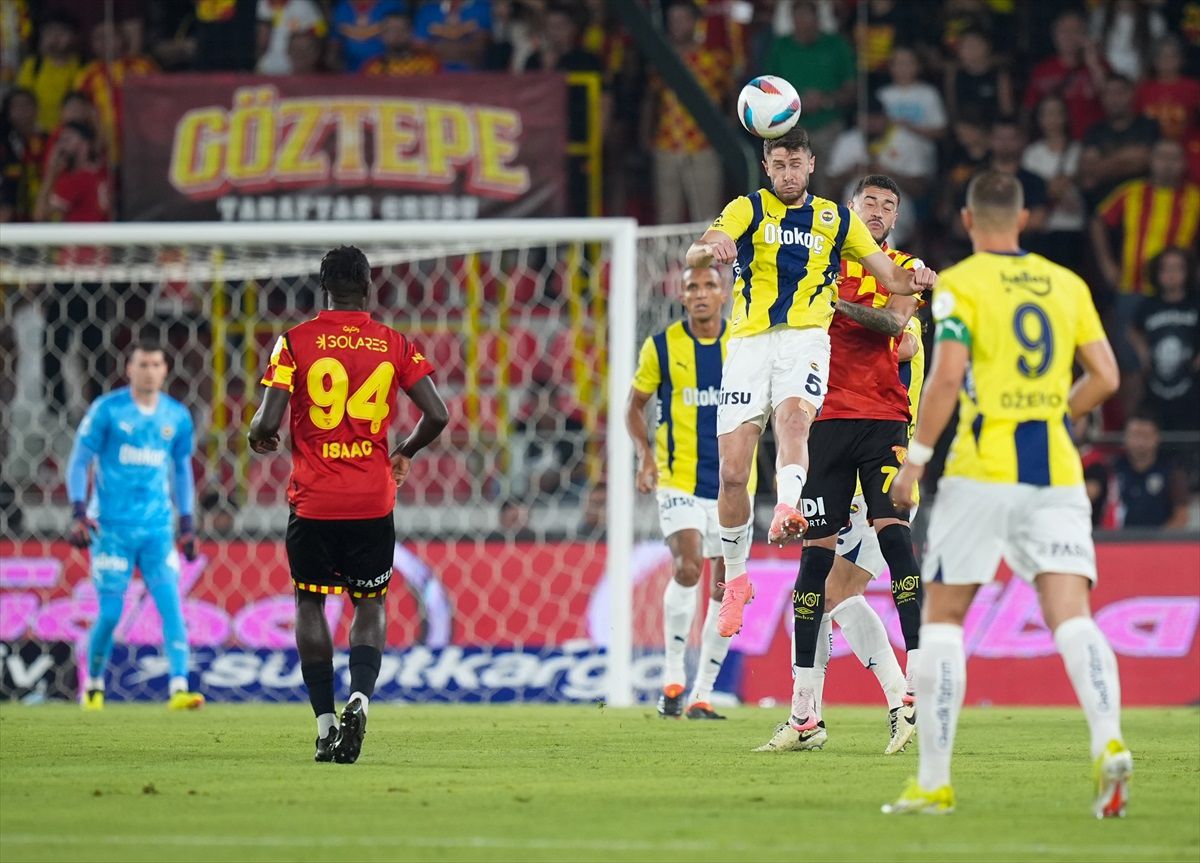 Fenerbahçe, Göztepe\'yi 2-0 Yendi