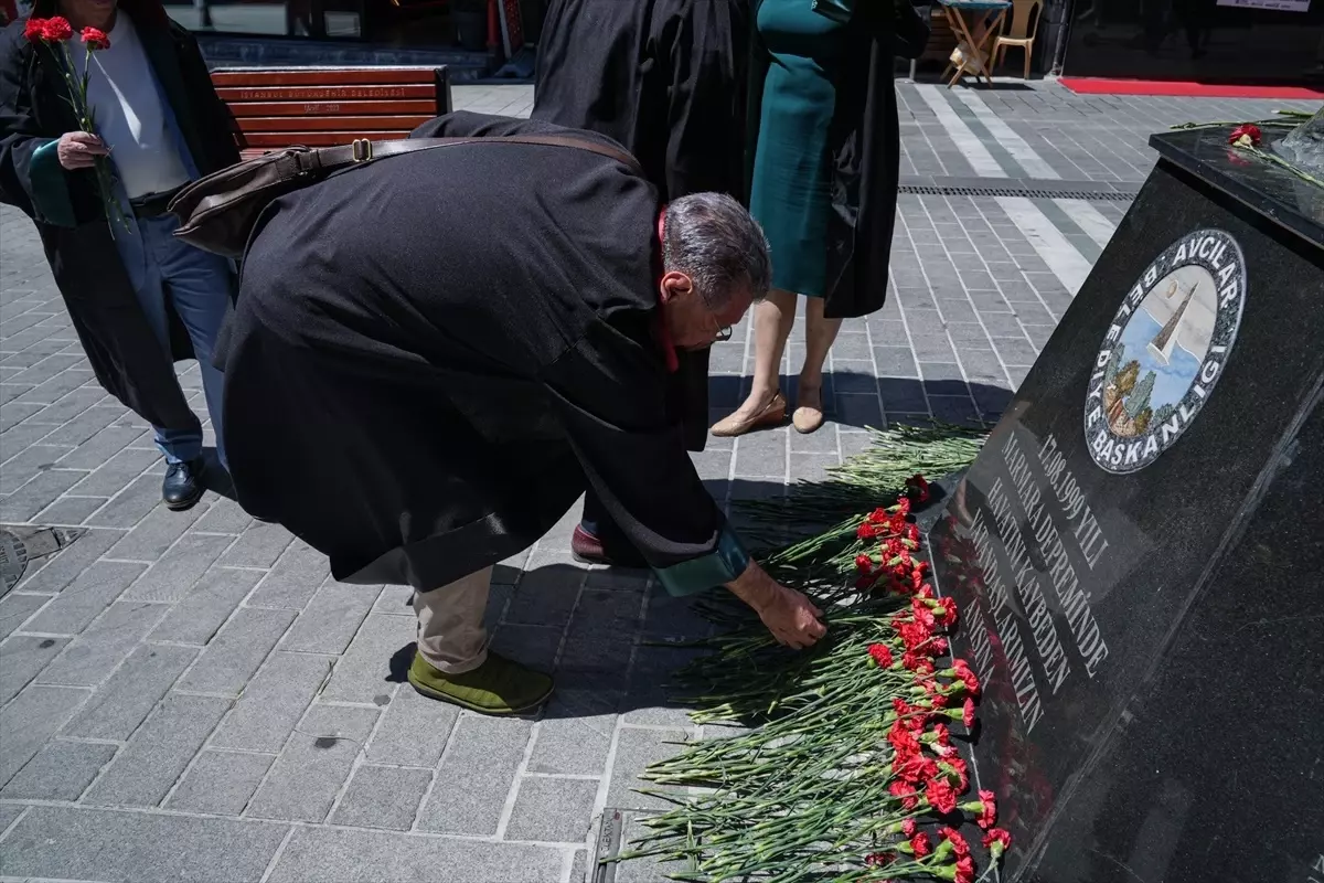 İstanbul Barosu Avukatları 17 Ağustos Depremi Anısına Basın Açıklaması Yaptı