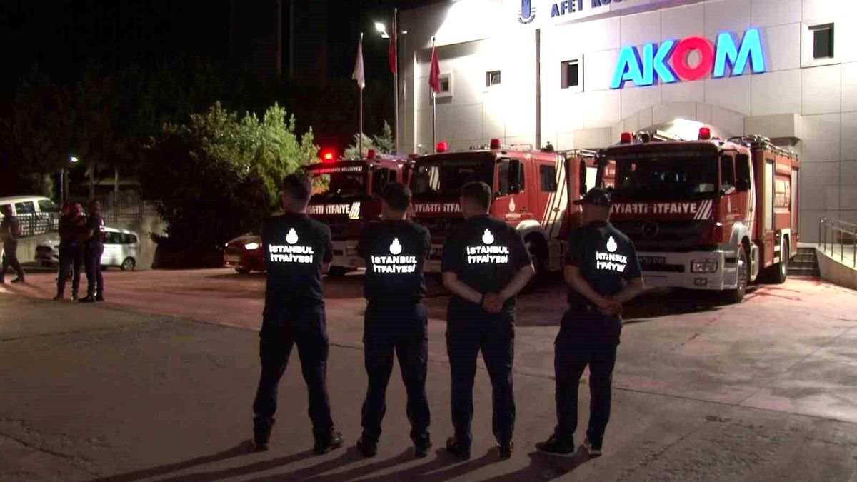 İstanbul\'dan İzmir\'e Yangın Söndürme Ekibi Yola Çıktı