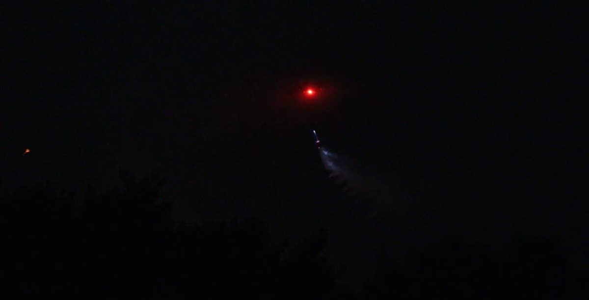 Gece Görüşlü Helikopter İzmir\'deki Orman Yangınına Müdahale Ediyor