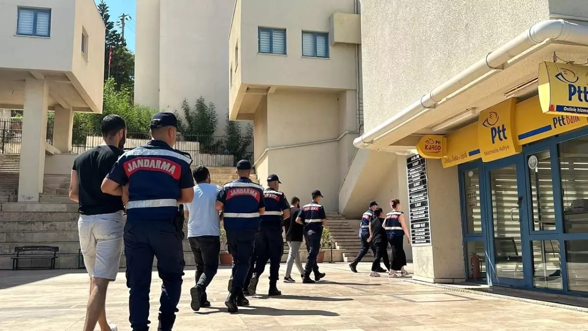 Jandarma, Marmaris\'te 5 organizatör ve 27 düzensiz göçmeni yakaladı