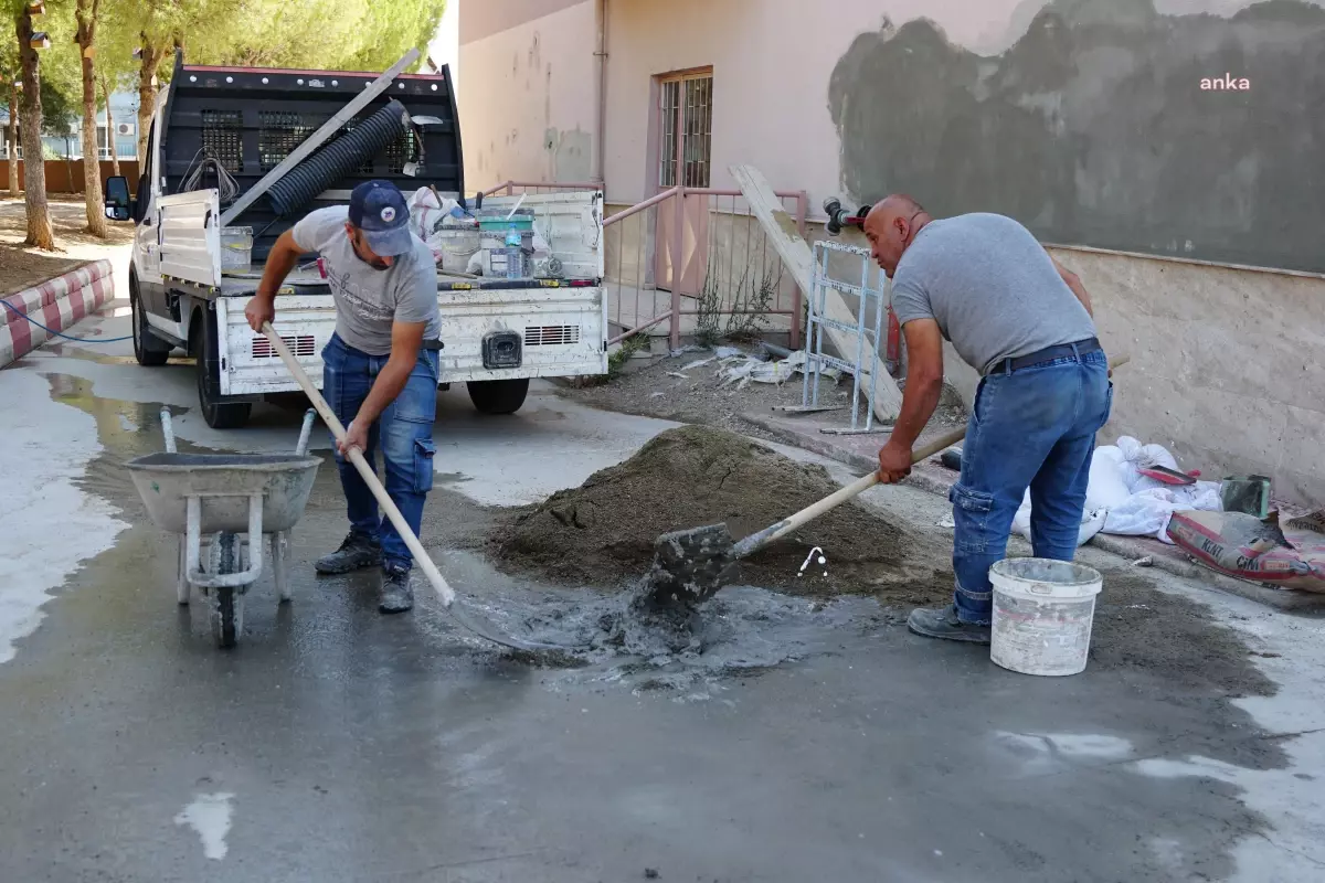 Kemalpaşa Belediyesi, 26 okulda bakım onarım çalışmaları gerçekleştiriyor