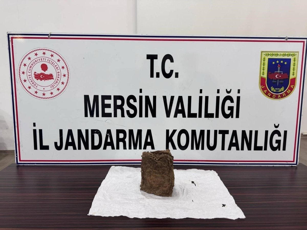 Mersin\'de Tarihi Eser Operasyonu: Kitap ve Sikke Ele Geçirildi