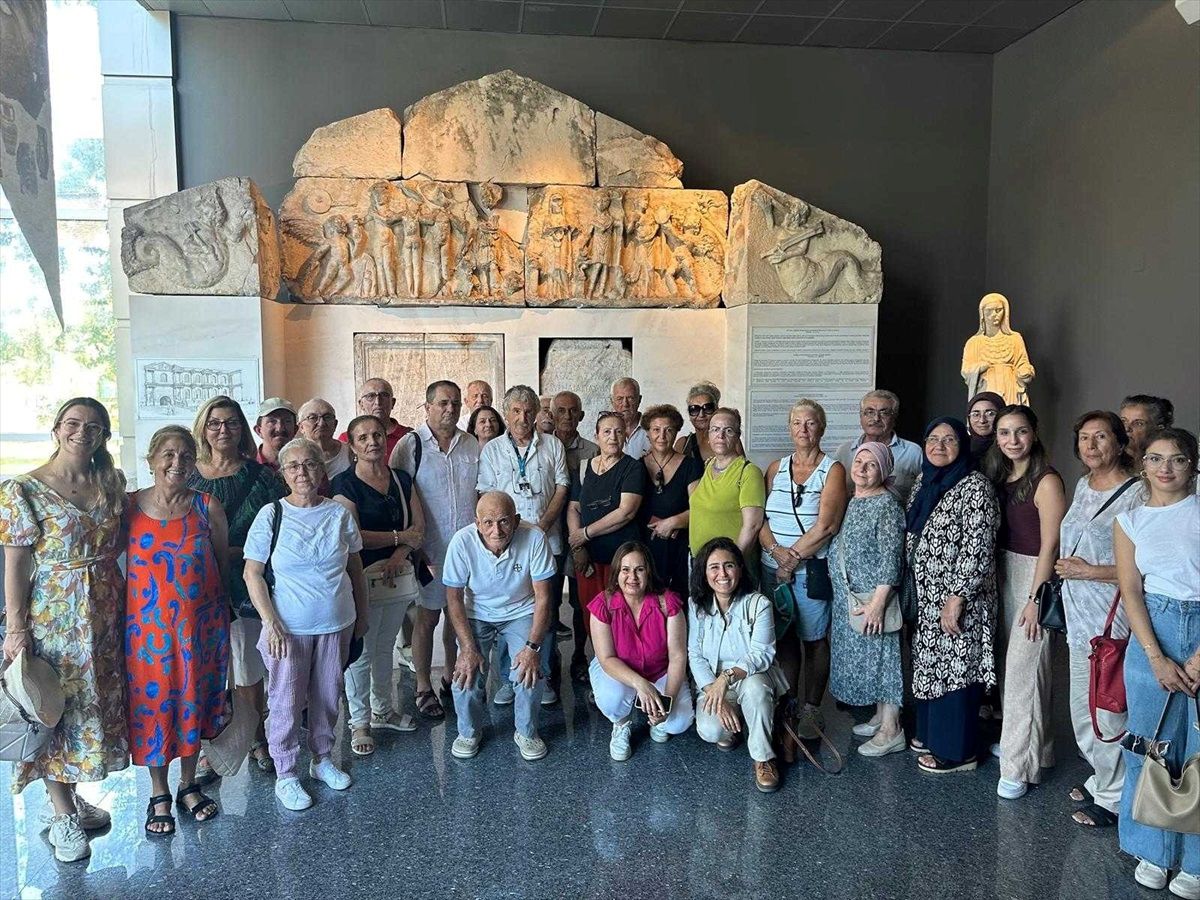 Muratpaşa Belediyesi Yaşlı Evleri Antalya Müzesi\'ni Gezdi