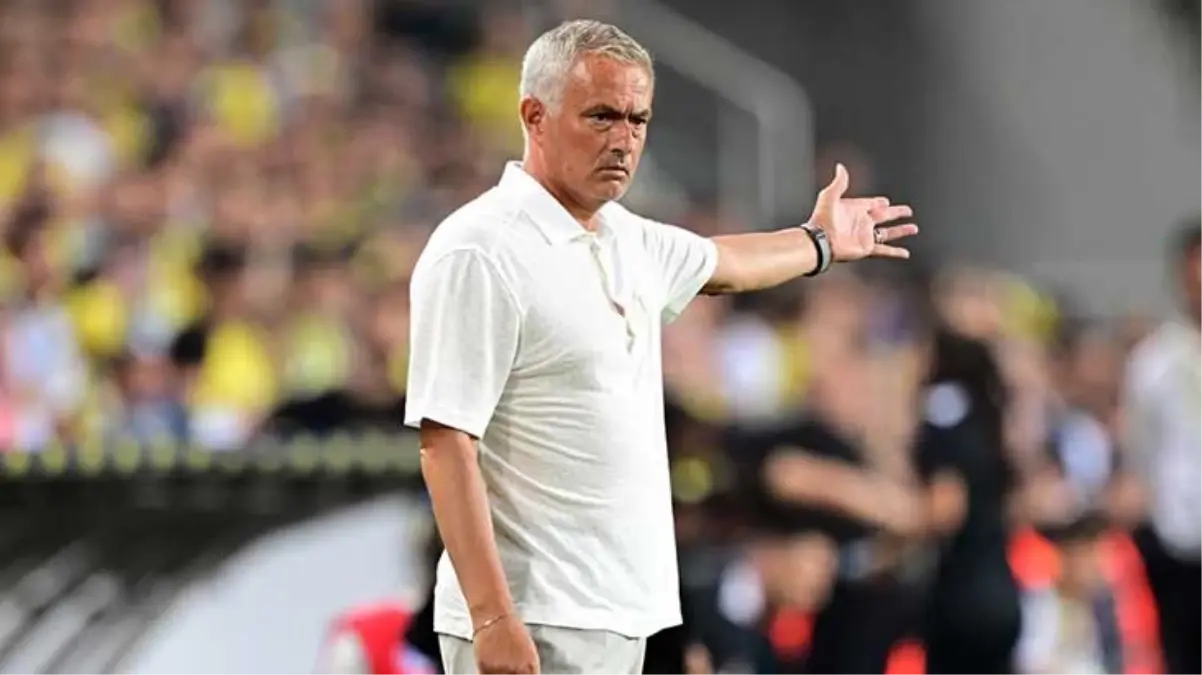 Mourinho\'dan sürpriz sistem değişikliği! Göztepe-Fenerbahçe maçının ilk 11\'leri belli oldu