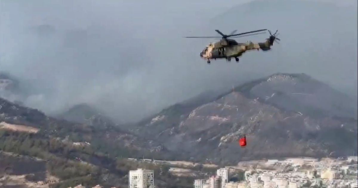 İzmir\'deki yangın söndürme çalışmalarına 2 helikopter daha görevlendirildi