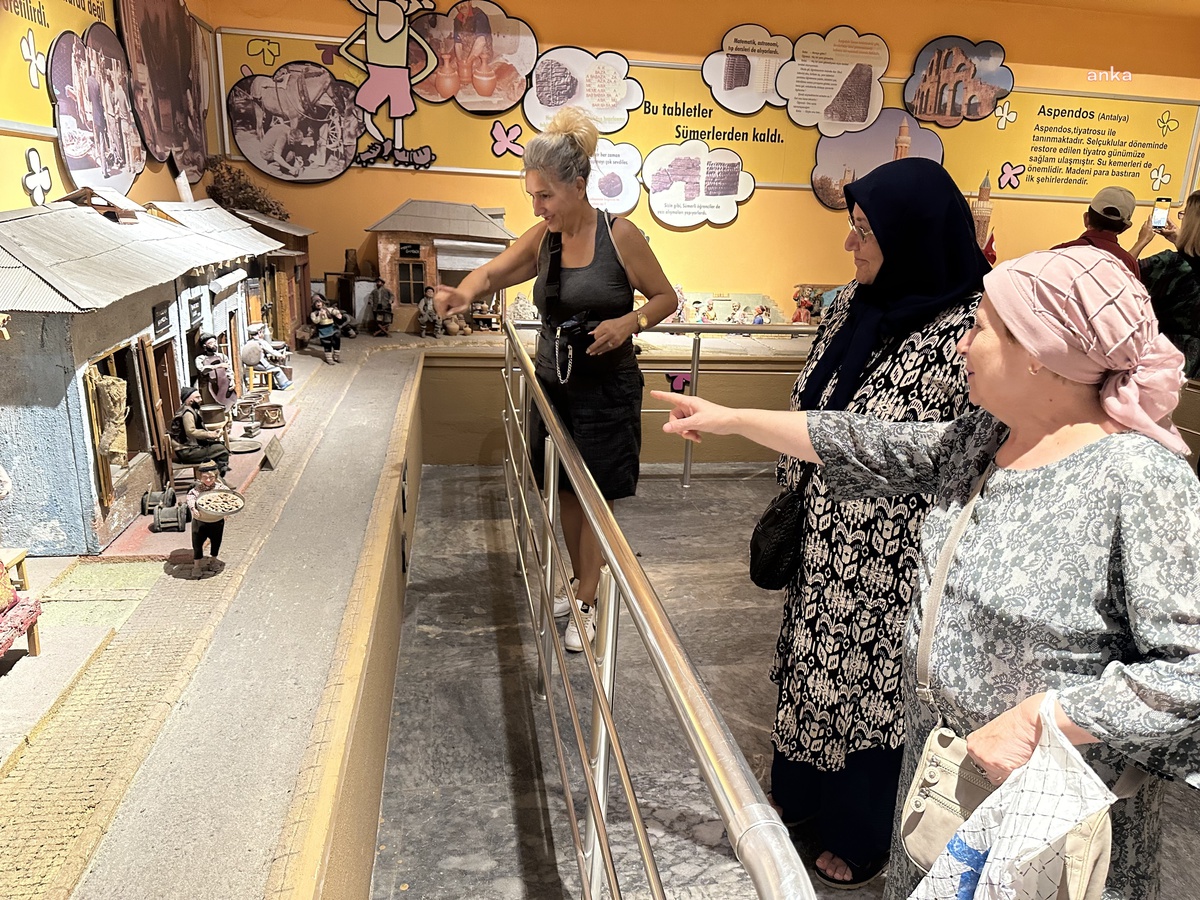 Muratpaşa Belediyesi Yaşlı Evleri Antalya Müzesi\'ne Gezi Düzenledi