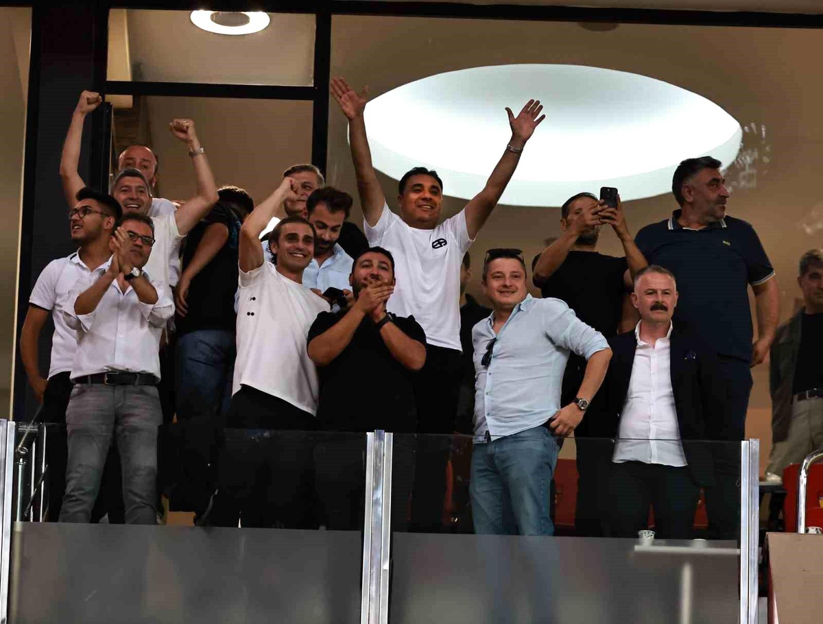 Sivasspor Başkanı Bahattin Eken, takımını tebrik etti