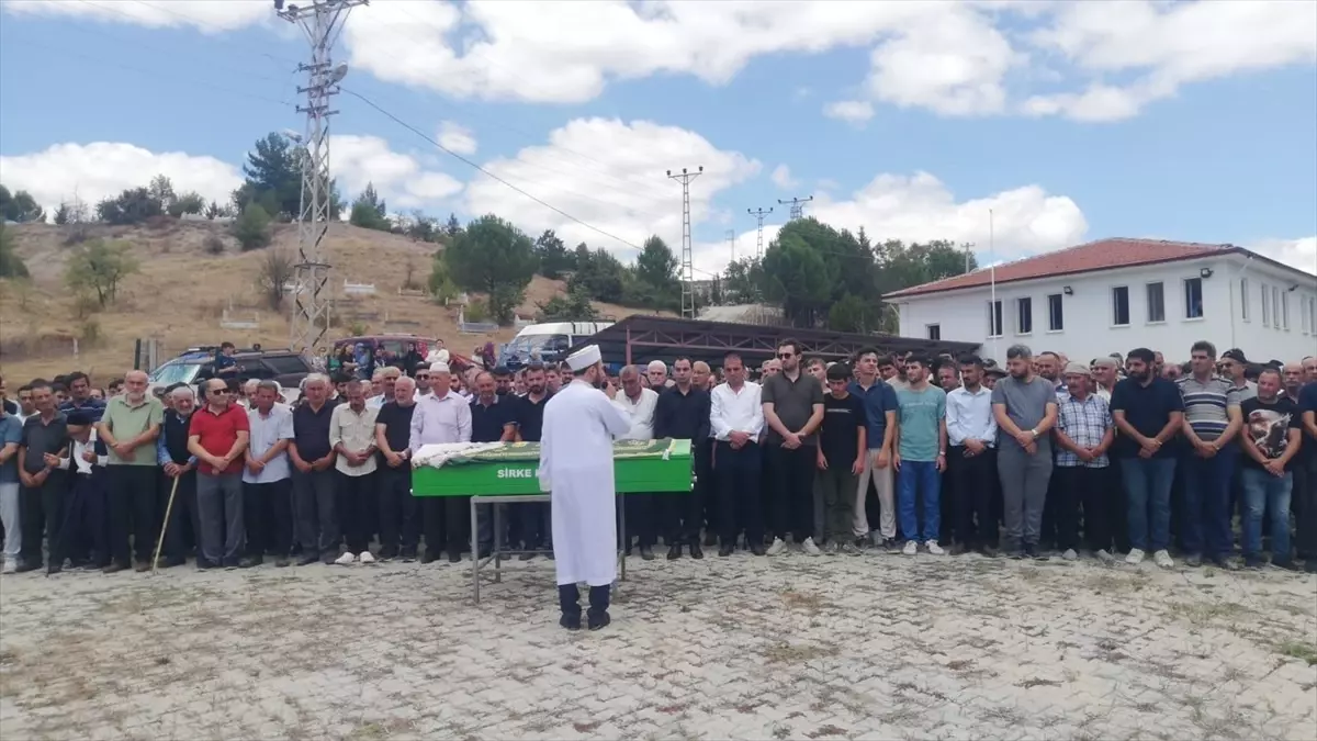 Kastamonu\'da Tekne Kazasında Hayatını Kaybedenler Son Yolculuğuna Uğurlandı