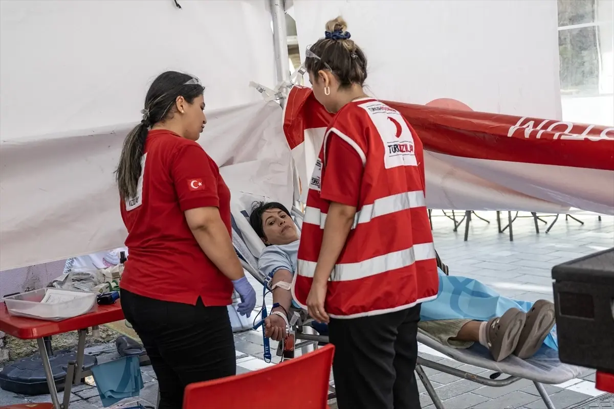 Türk Kızılayı, 17 Ağustos Marmara Depremi\'nin 25. Yıl Dönümünde Anma ve Kan Bağışı Etkinliği Düzenledi