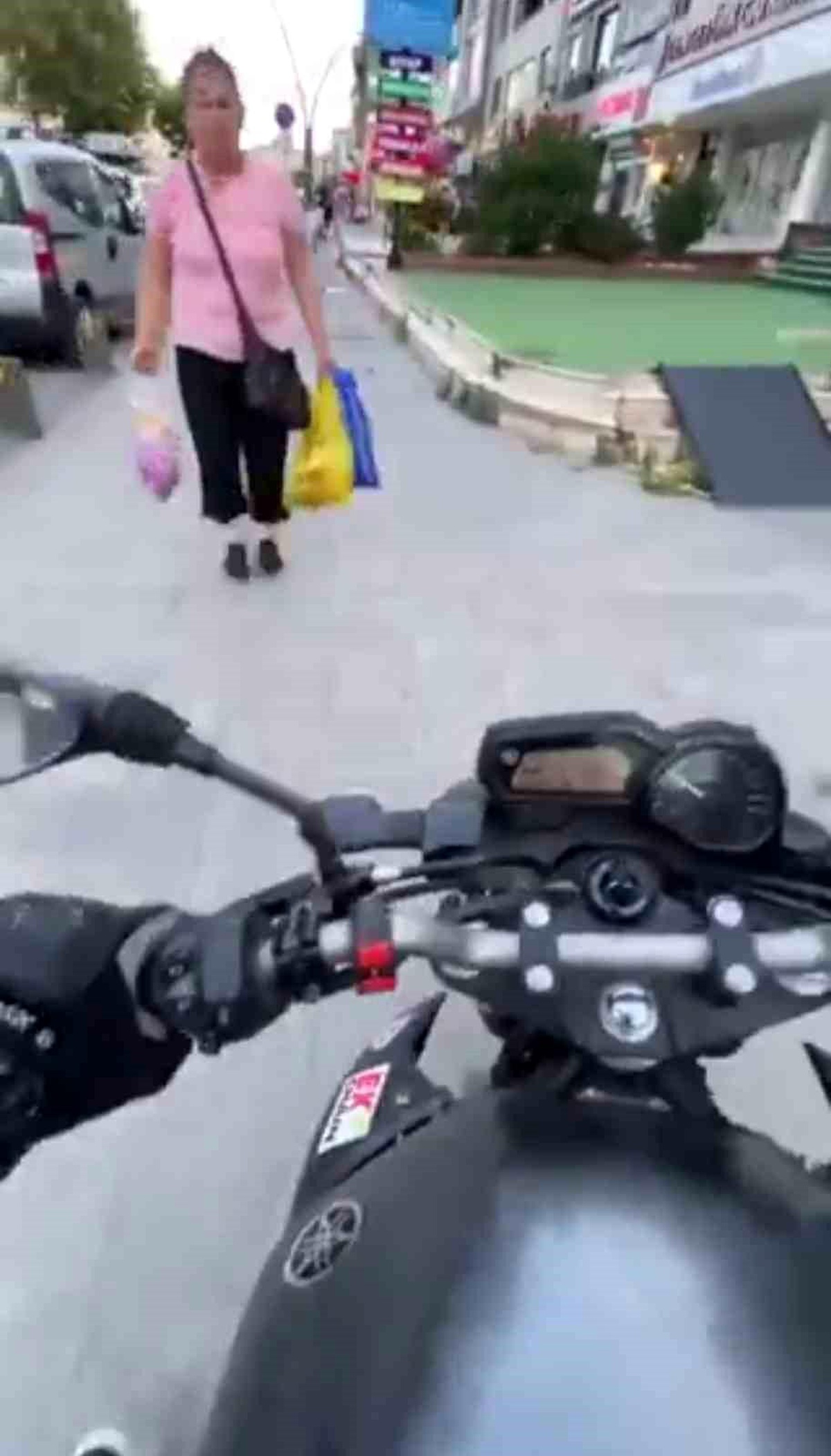 Üsküdar\'da Motosikletli Polisten Kaçtı