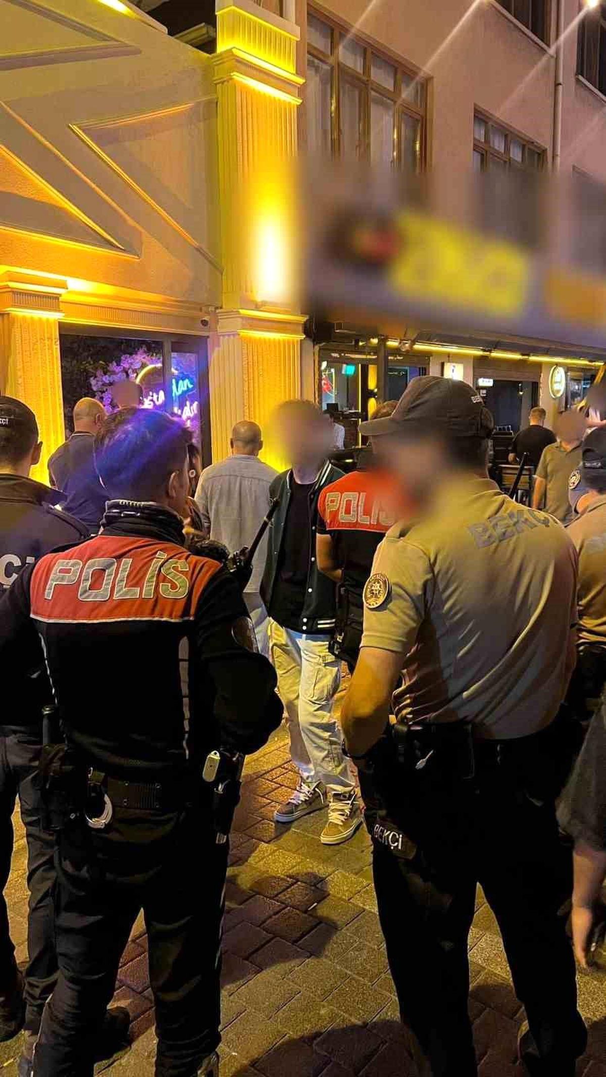 Eskişehir\'de Polis Ekipleri Kimlik Kontrolü Yaptı