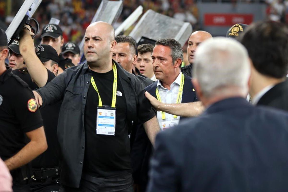 Fenerbahçe Başkanı Ali Koç\'u iterek düşüren şüpheli yakalandı