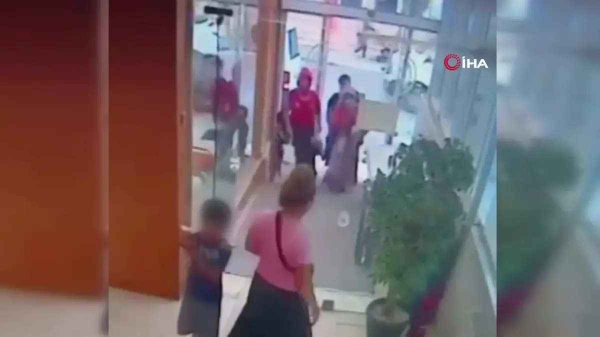 Avcılar\'da tıp merkezinde kargaşa çıkaran kadınlar tekerlekli sandalyeyi böyle çaldı