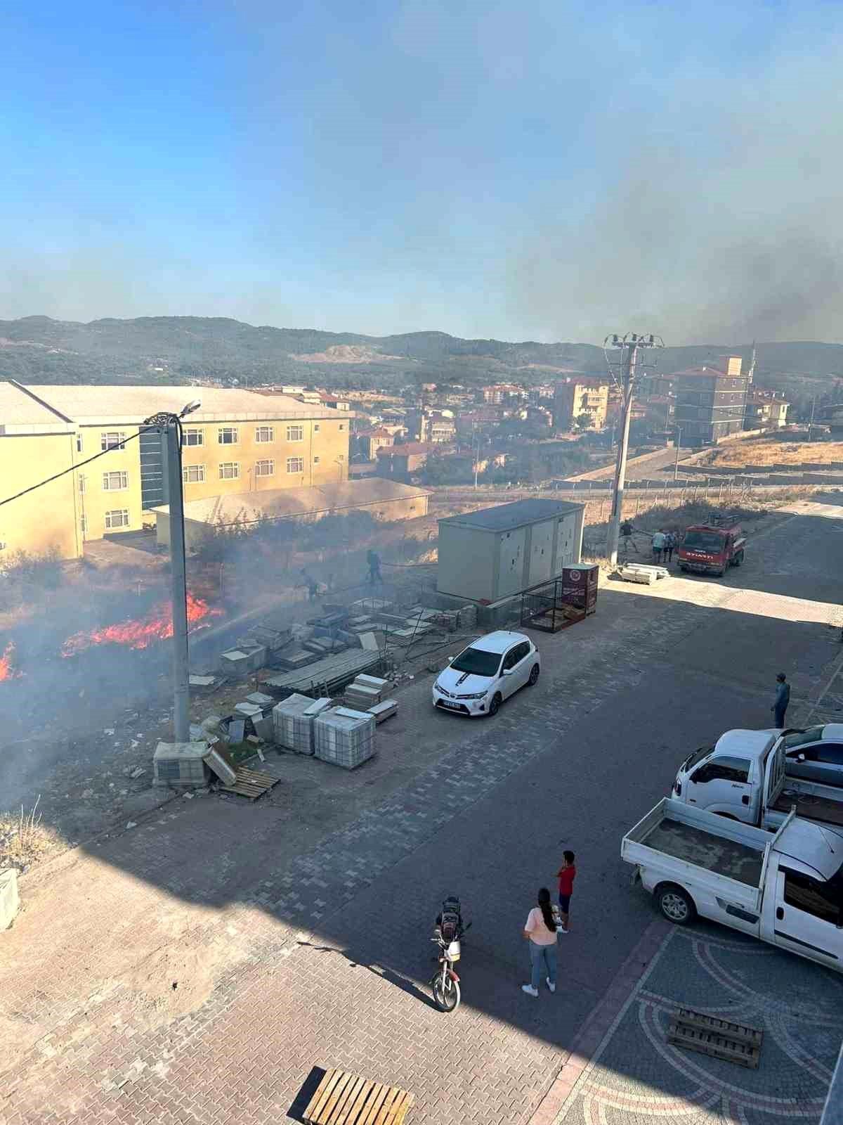 Çanakkale\'de arsadaki yangın kontrol altına alındı