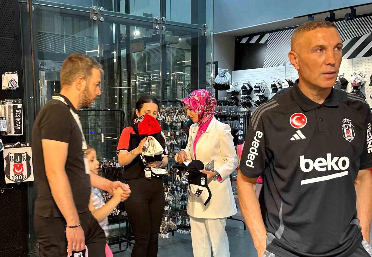 Aile ve Sosyal Hizmetler Bakanı Beşiktaş\'ın mağazasını ziyaret etti