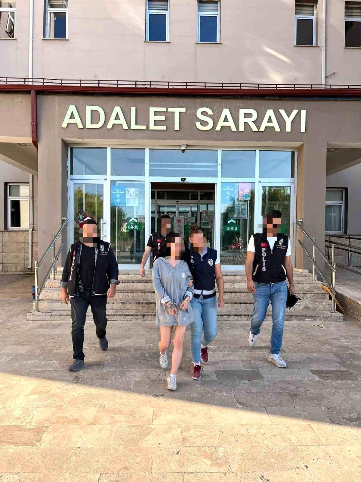 Sivas\'ta Sosyal Medya Üzerinden Dini Değerlere ve Cumhurbaşkanına Hakaret Eden Genç Kadın Tutuklandı