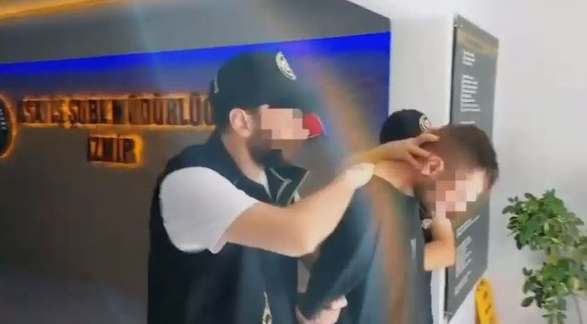İzmir\'de Balkon Kapılarından Hırsızlık Yapan Şüpheliler Yakalandı