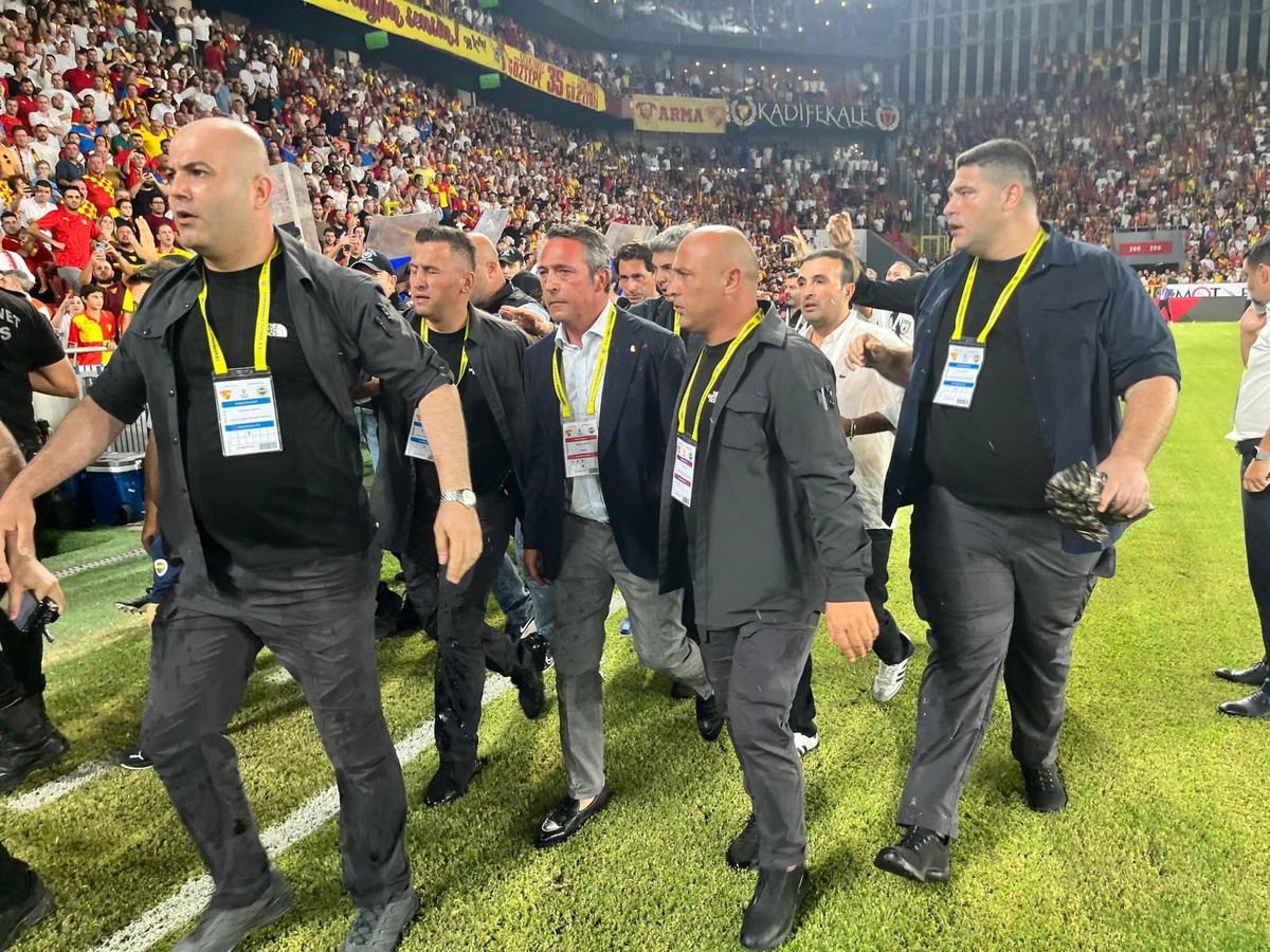 Fenerbahçe\'den Göztepe maçında yaşananlarla ilgili açıklama