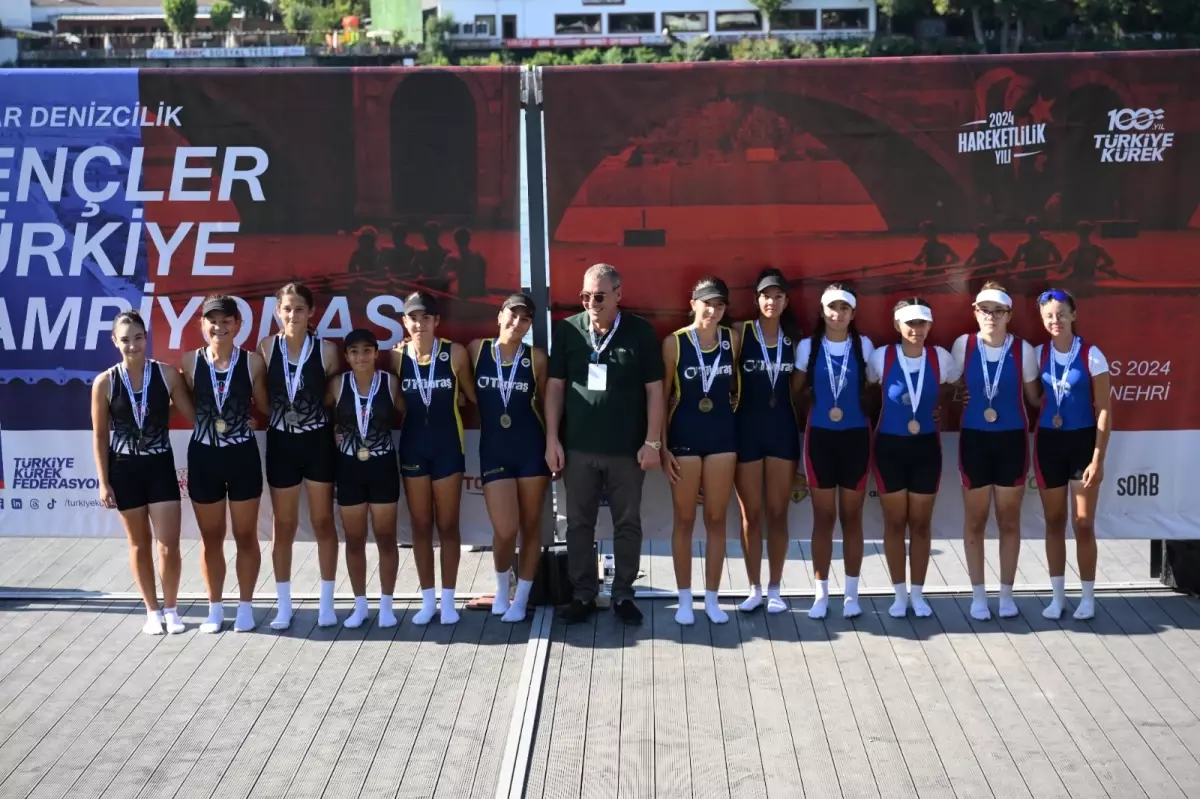 Fenerbahçe Kürek Takımı Gençler Türkiye Kürek Şampiyonası\'nda Liderlik Alarak Damga Vurdu