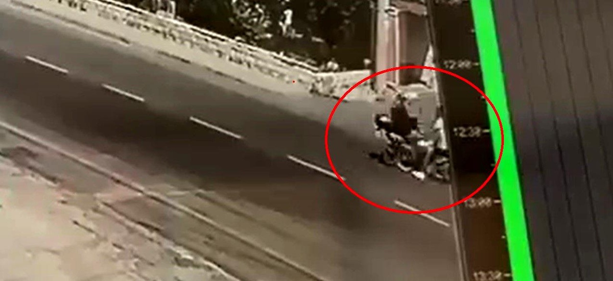 Dörtyol\'da Motosiklet Kazası Güvenlik Kamerasında