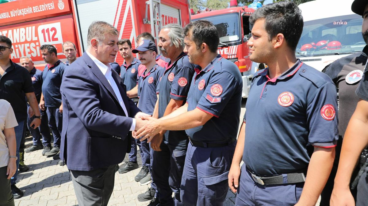 İstanbul Büyükşehir Belediyesi İzmir\'deki Orman Yangınına Müdahale Ediyor