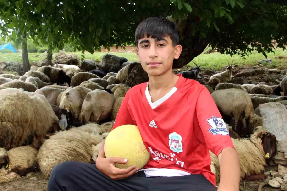 Şırnaklı genç futbolcu Kocaeli\'ye geldi