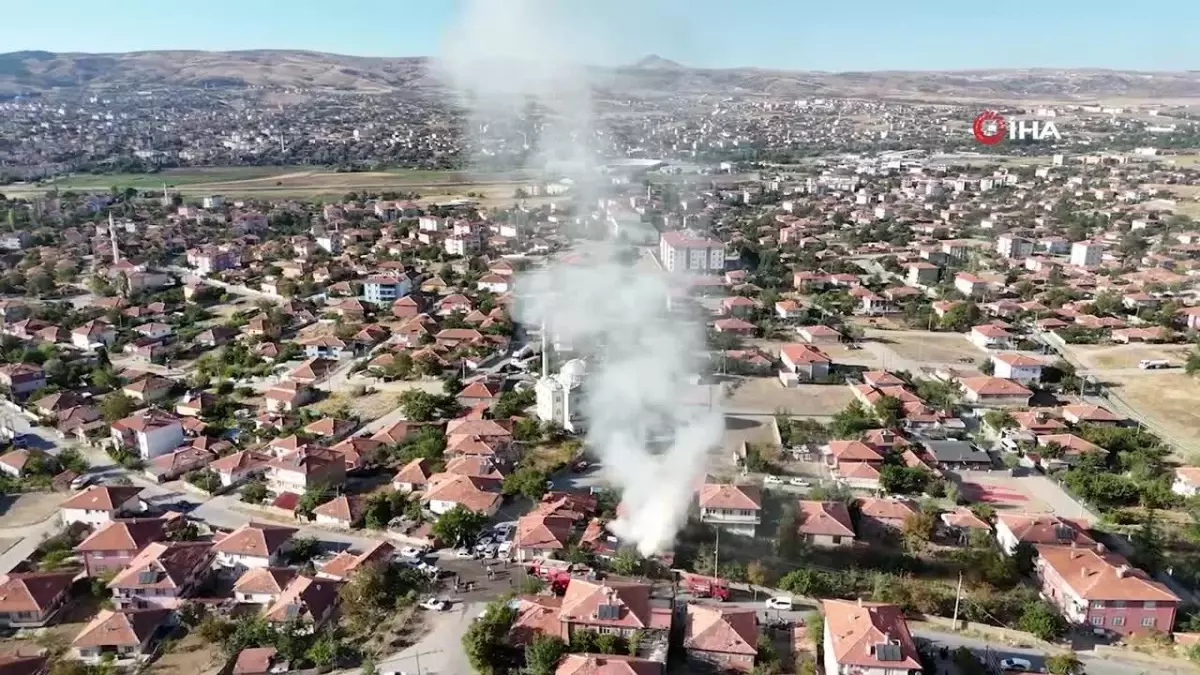 Kırıkkale\'de yangın: İki ev bir odunluk yangında kullanılamaz hale geldi