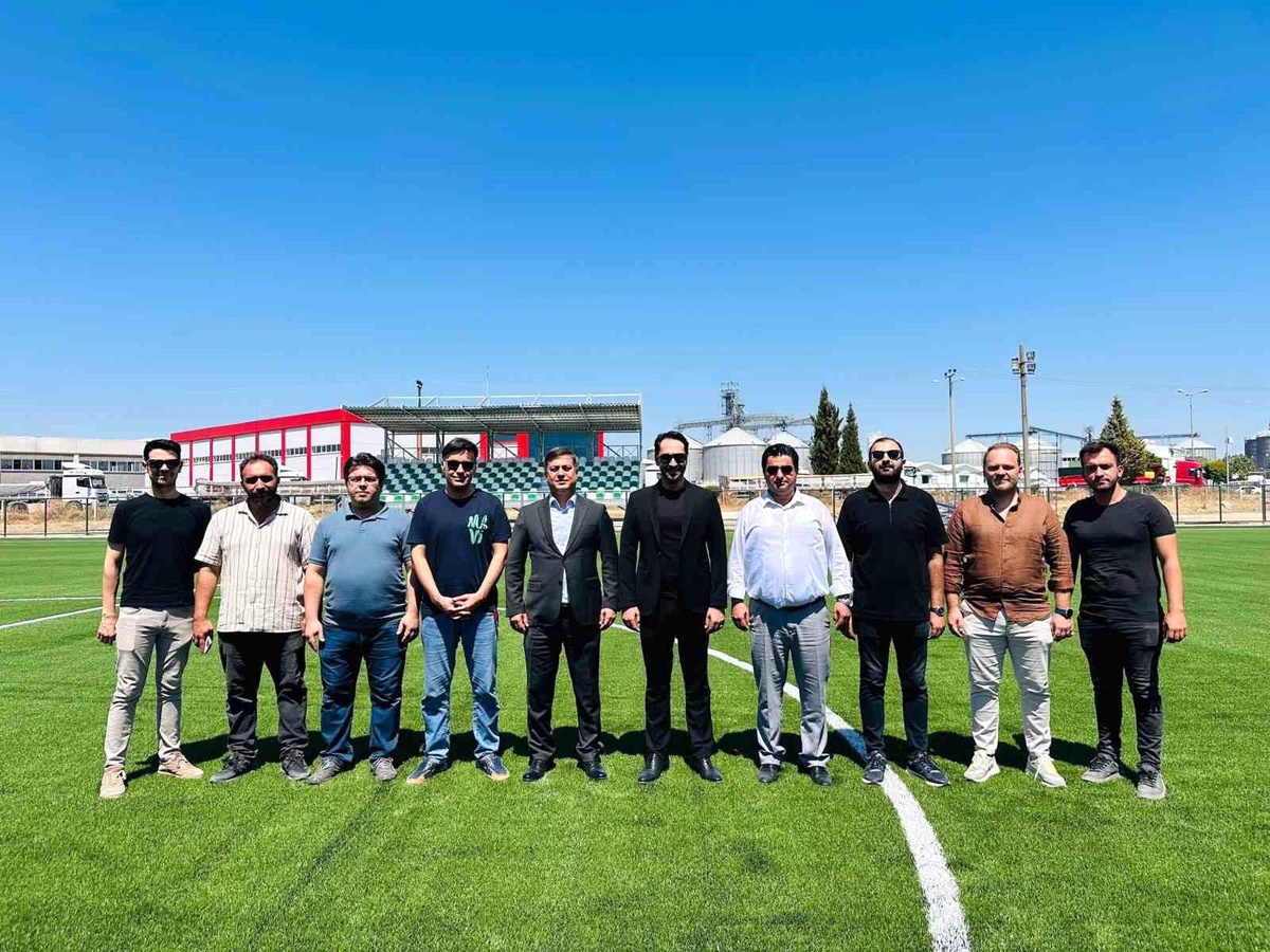 Mücahit Arınç, Manisa Gençlik ve Spor İl Müdürlüğü\'nün yatırımlarını inceledi