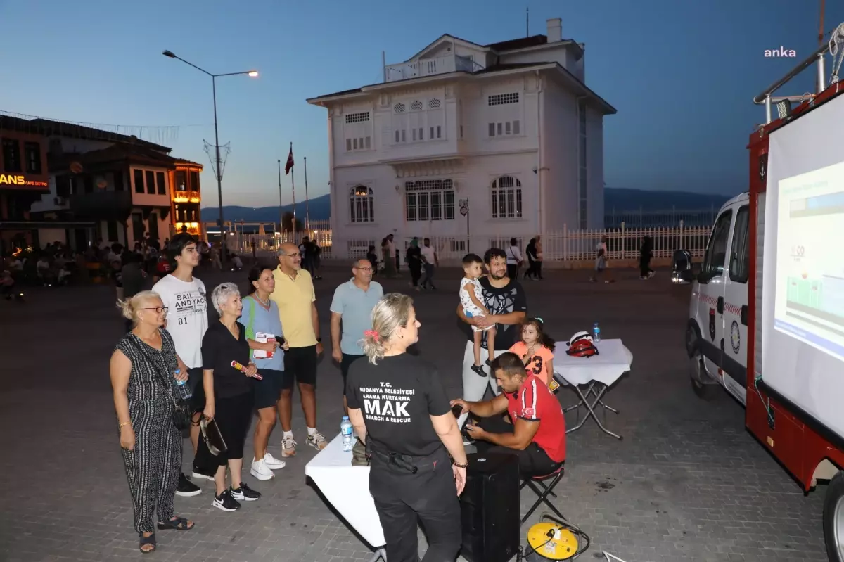 Mudanya Belediyesi Arama Kurtarma Ekibi Deprem Malzemelerini Tanıttı