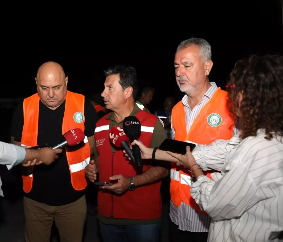 Muğla Büyükşehir Belediye Başkanı Ahmet Aras Yangın Bölgesinde İncelemelerde Bulundu