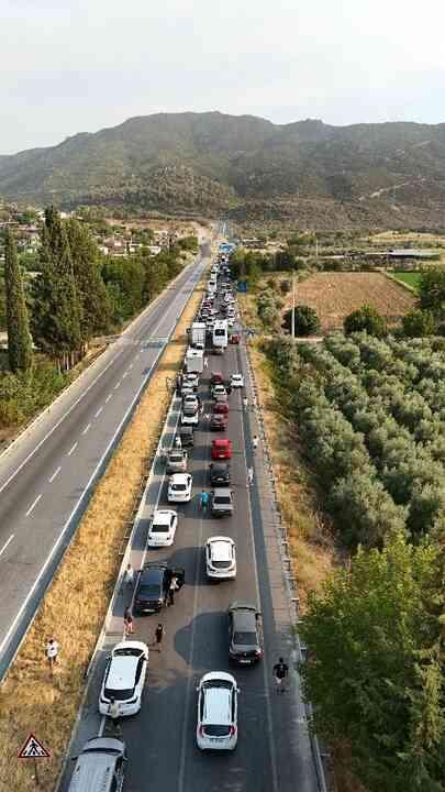 Muğla'nın Yatağan ilçesinde çıkan orman yangınıyla ilgili bir baba ile oğlu gözaltına alındı