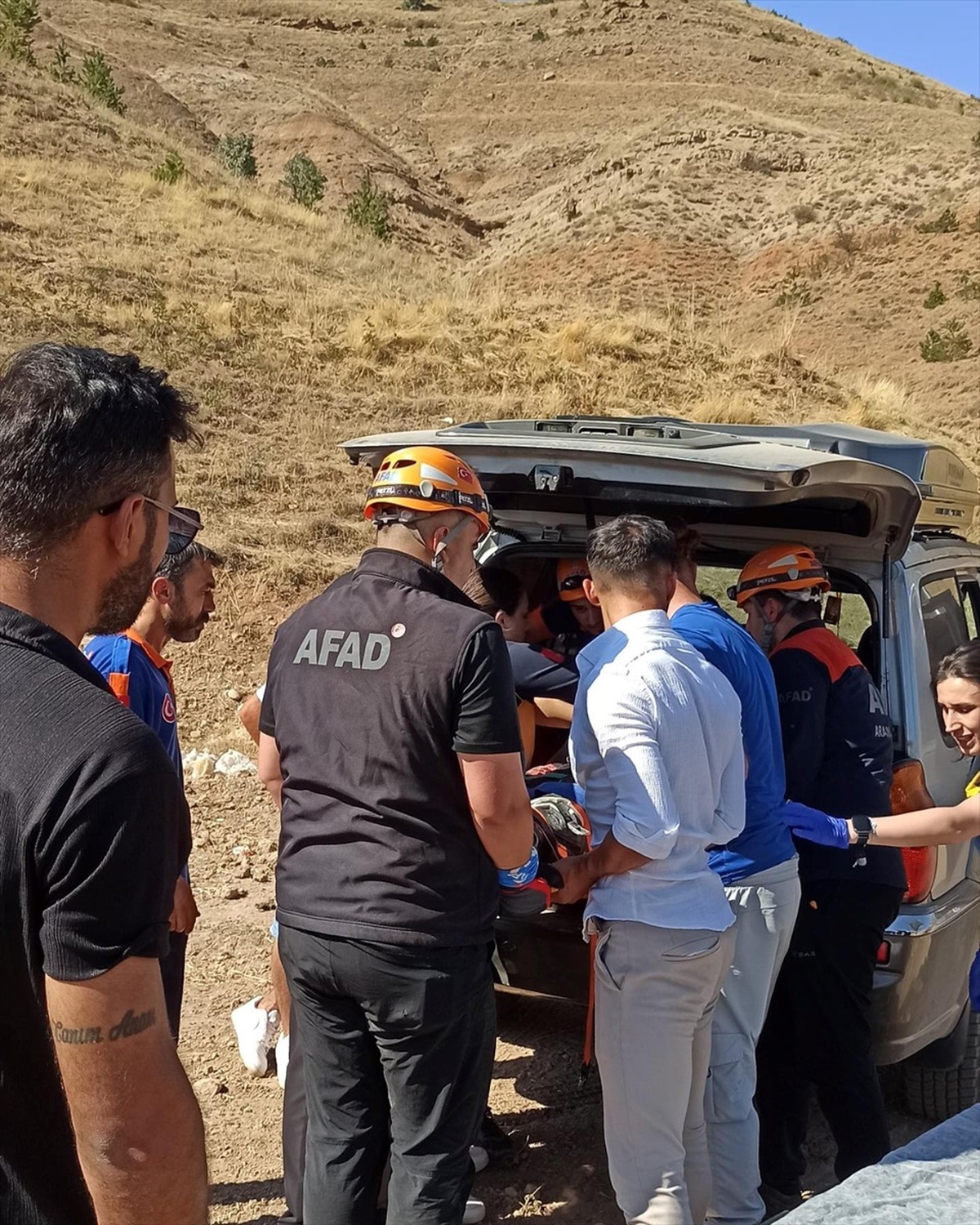 Sivas\'ta Dağ Motosikletiyle Gezintiye Çıkan Kişi Kurtarıldı