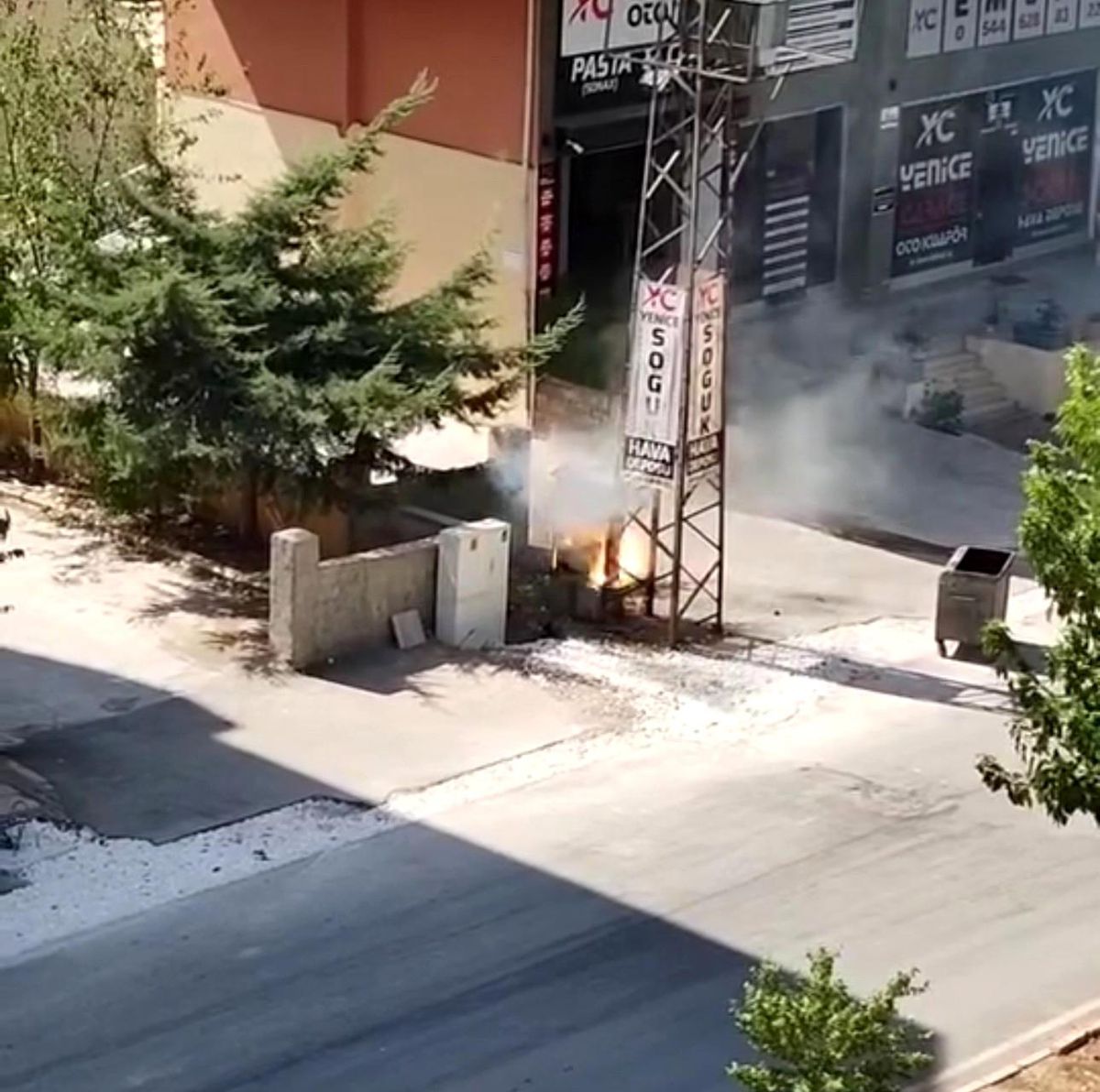 Şanlıurfa\'da Elektrik Panosu Bomba Gibi Patladı