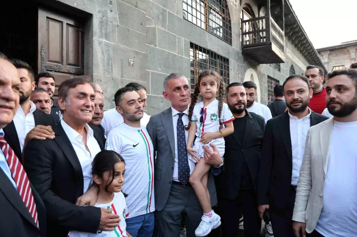 TFF Başkanı Hacıosmanoğlu, Amedspor\'un gala yemeğine katıldı