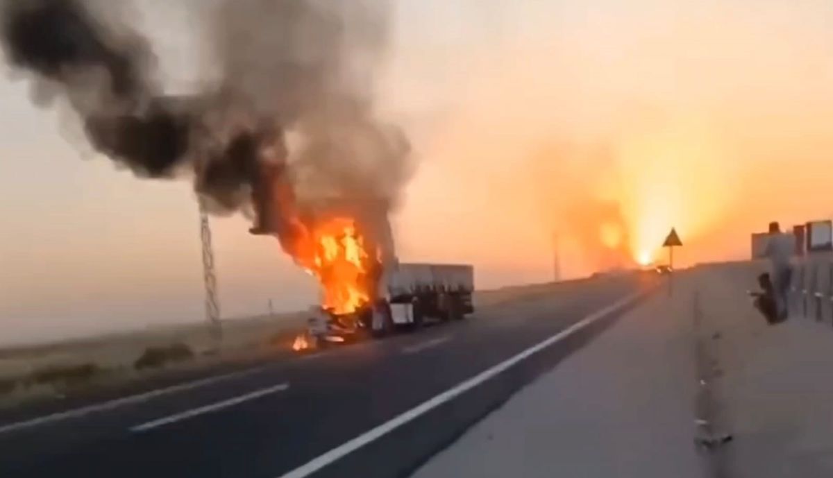 Şırnak\'ta TIR Kazası: Araç Alev Aldı