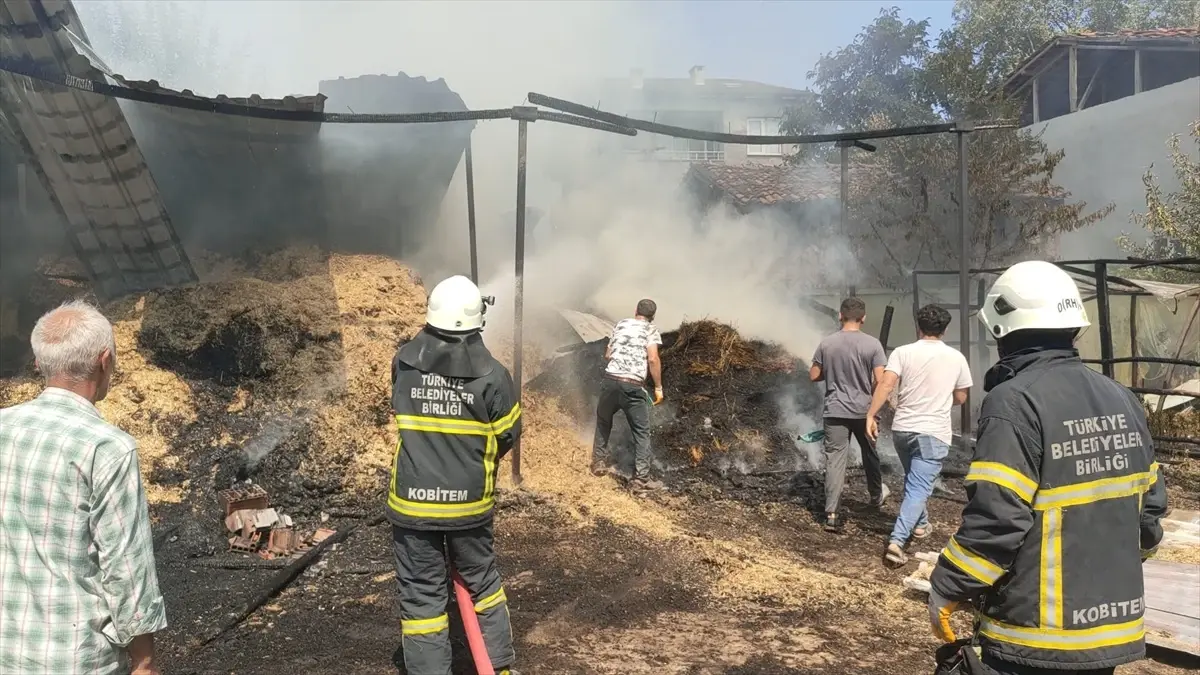 Tokat\'ın Erbaa ilçesinde yangın: Ahır ve samanlık zarar gördü